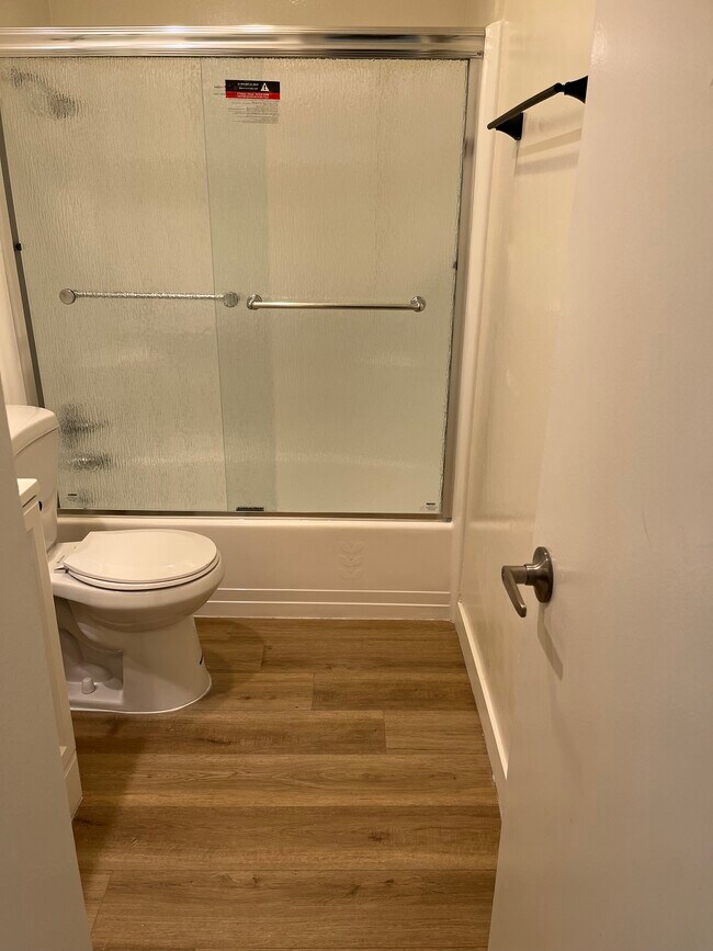 Building Photo - 5400 Newcastle Ave