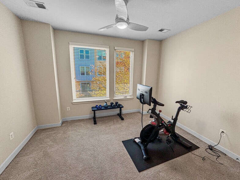 Building Photo - 5610 45th Ave