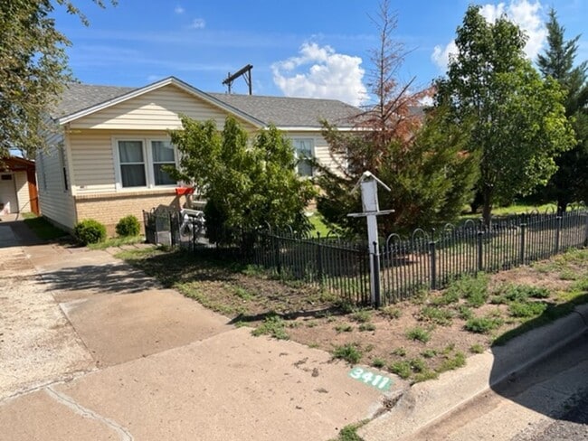 Building Photo - 3411 NE 22nd Ave