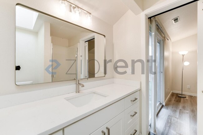 Building Photo - 3002 M Dr NE