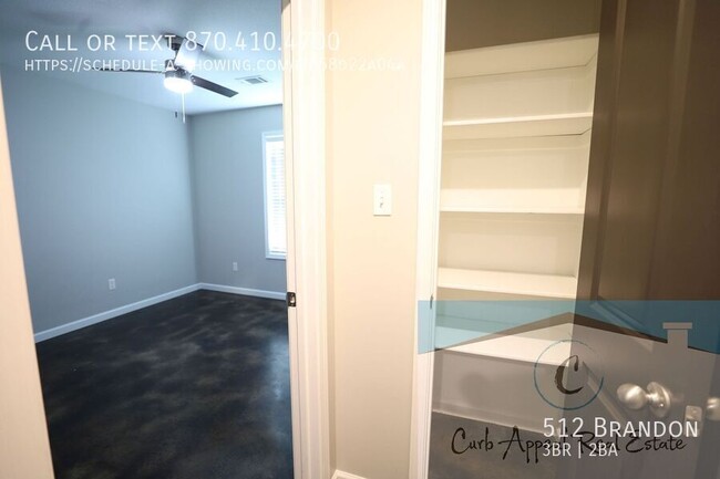 Building Photo - Move in special $800!!  Beautiful 3 bed / ...