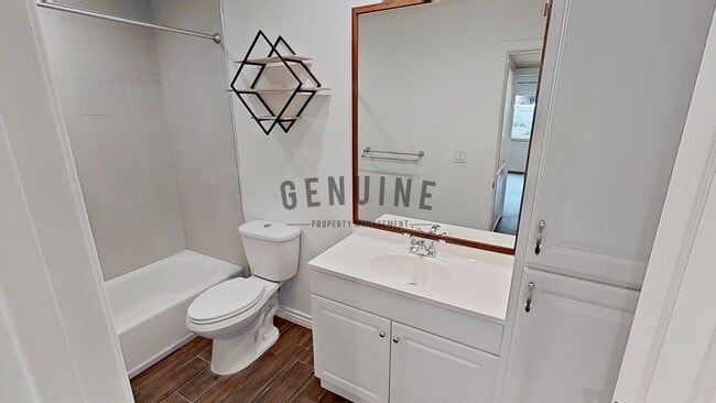 Building Photo - 1st Floor 1 Bedroom Unit in South Coast Me...