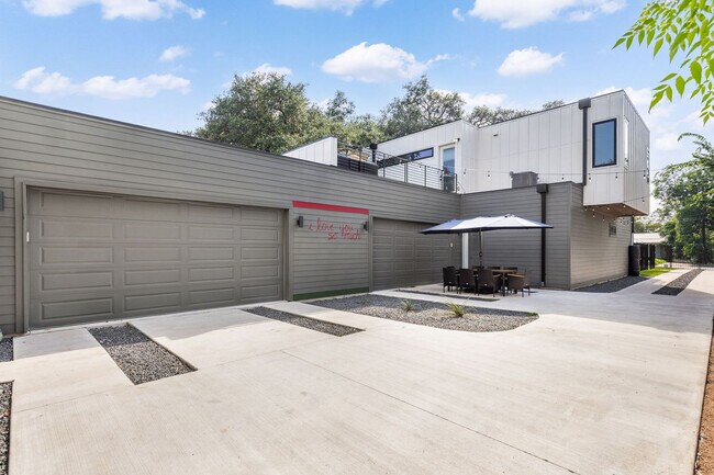 Building Photo - 4407 Merle Dr
