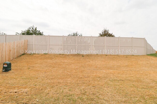 Building Photo - 3 Bed | 2 Bath in Owasso!