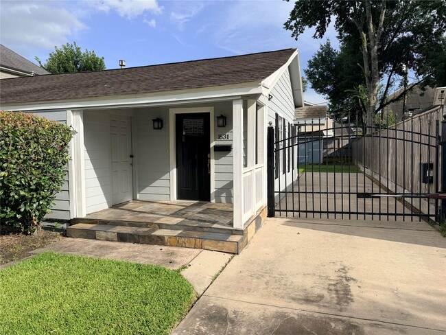 Building Photo - 1631 Chantilly Ln