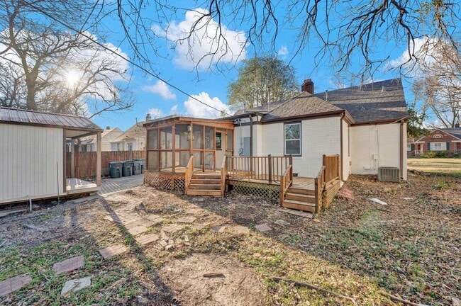 Building Photo - 3780 Shirlwood Ave