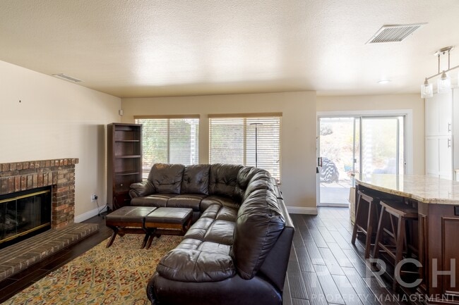 Building Photo - 3770 Dunbarton Way