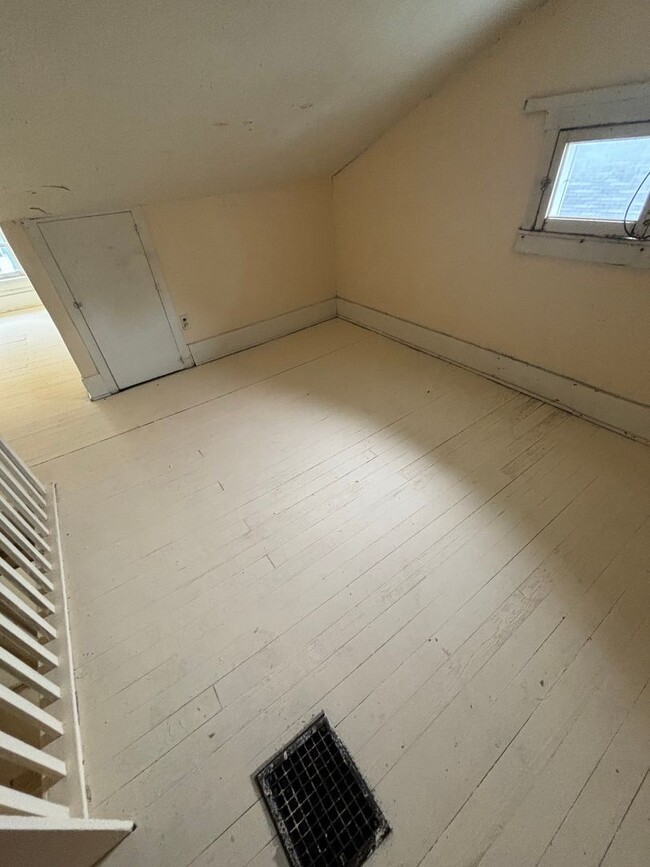 Building Photo - Nice 1BR with bonus space