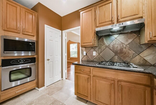 Building Photo - 2427 Shelby Park Dr
