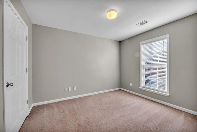 Building Photo - 701 Courageous Ct
