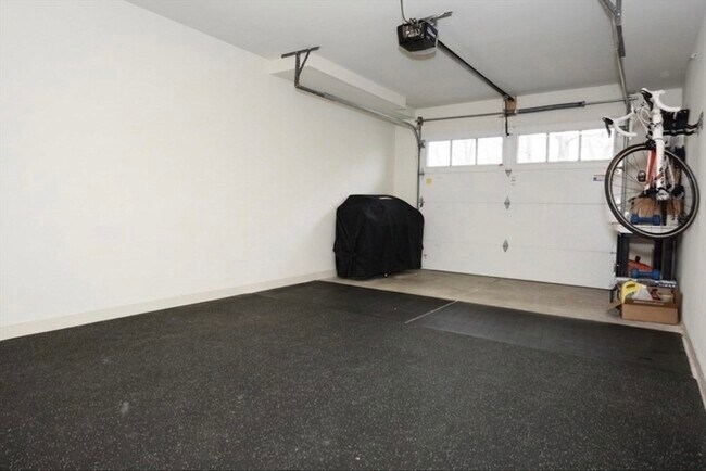 Building Photo - 2009 Symmes Cir