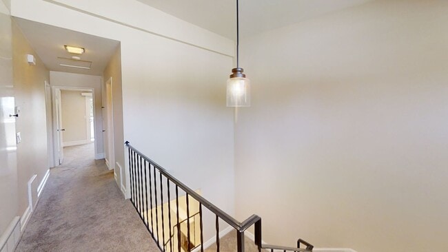 Building Photo - Gorgeous 3bd/2.5 bath in East Bluff!