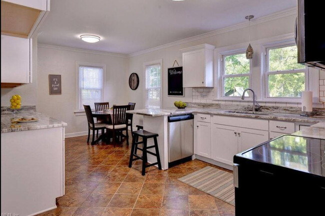 Building Photo - 40 Manteo Ave