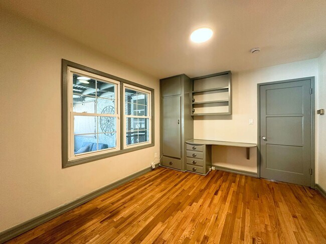 Building Photo - Welcome to your new home located centrally...