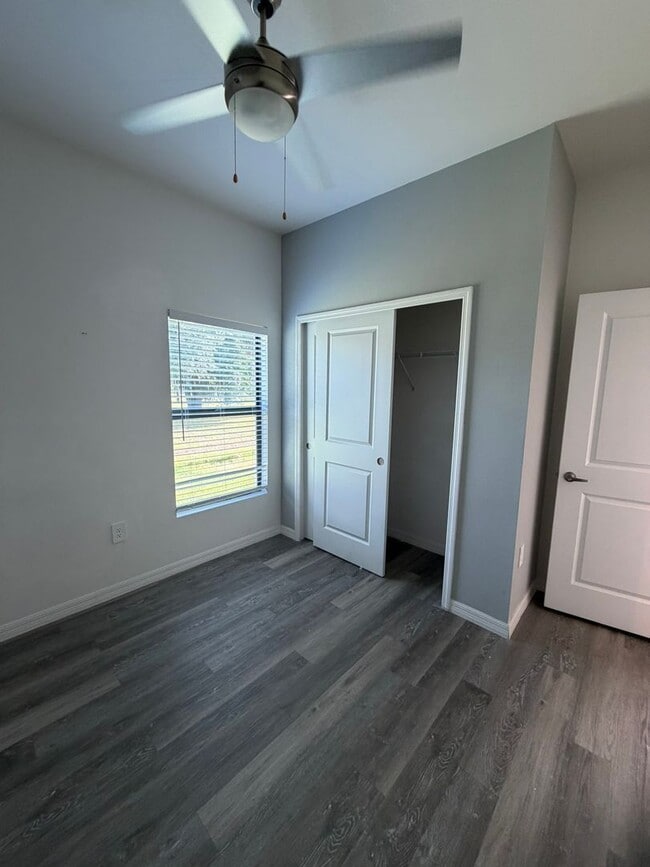 Building Photo - 1095 Highlands Rd