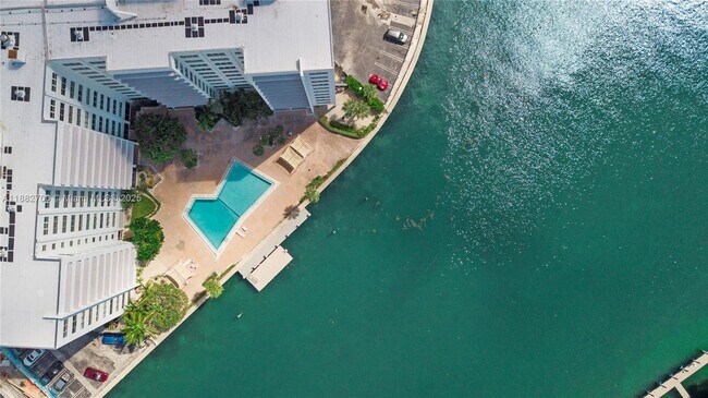Building Photo - 9100 W Bay Harbor Dr