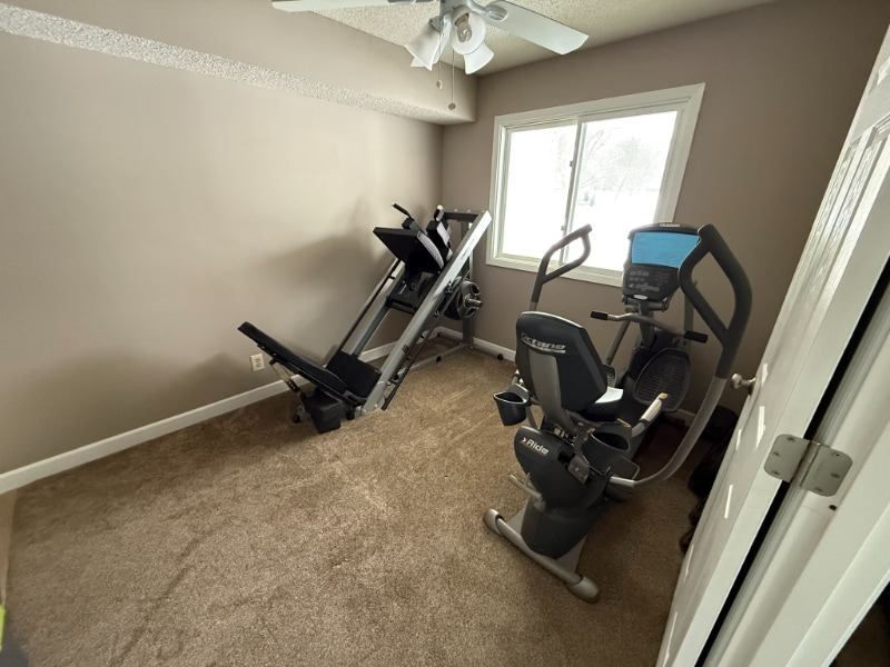 Building Photo - 4125 Goldenrod Ln N