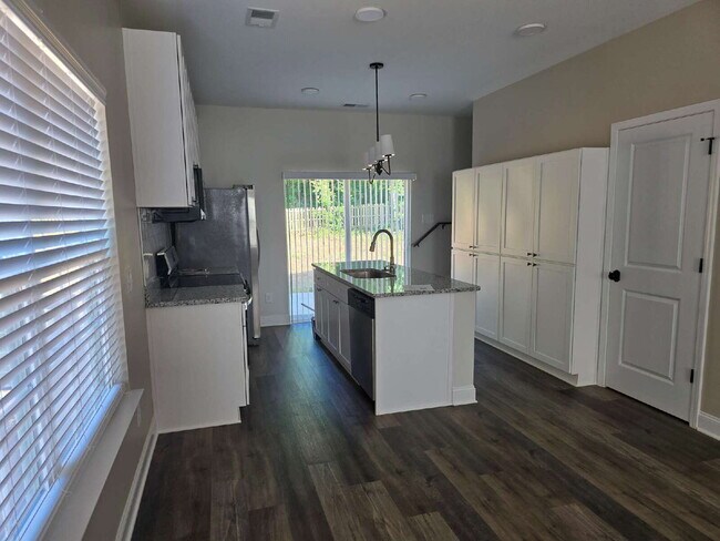 Building Photo - 2 Bedroom Townhomes Near Downtown Mebane for $1495