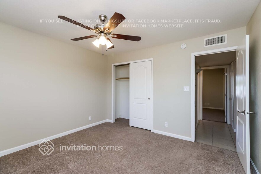 Building Photo - 2412 S Cottonwood Dr
