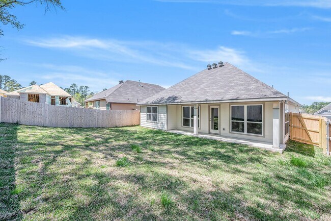 Building Photo - 4 Bedroom- Like New Home in Sterling Ridge...