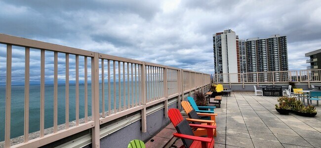 Building Photo - 6157 N Sheridan Rd