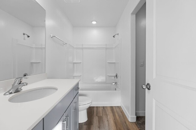 Building Photo - Comfortable and Spacious 4-Bedroom Townhom...
