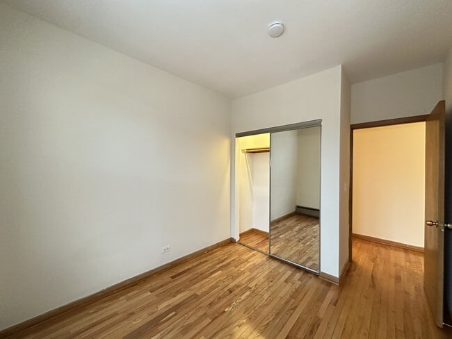 Building Photo - 640 W Barry Ave