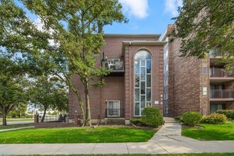 Building Photo - 815 Pearson St