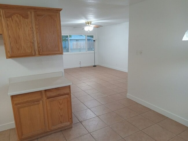 Building Photo - Beautiful No. Highlands 3 Bedroom Remodele...