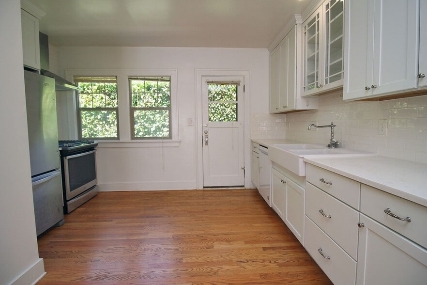 Building Photo - 2905 SE Alder St