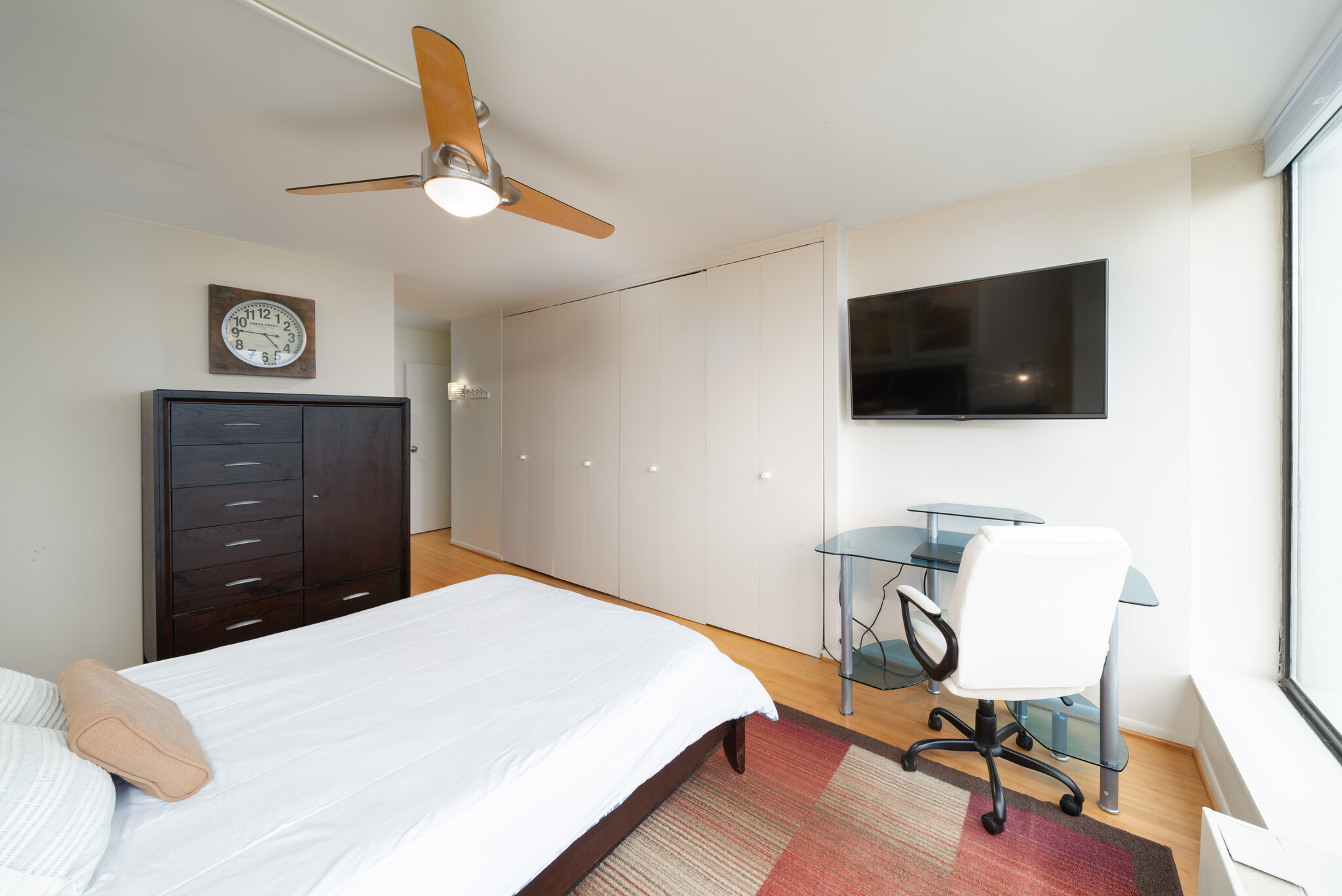 Primary Bedroom - 5445 N Sheridan Rd