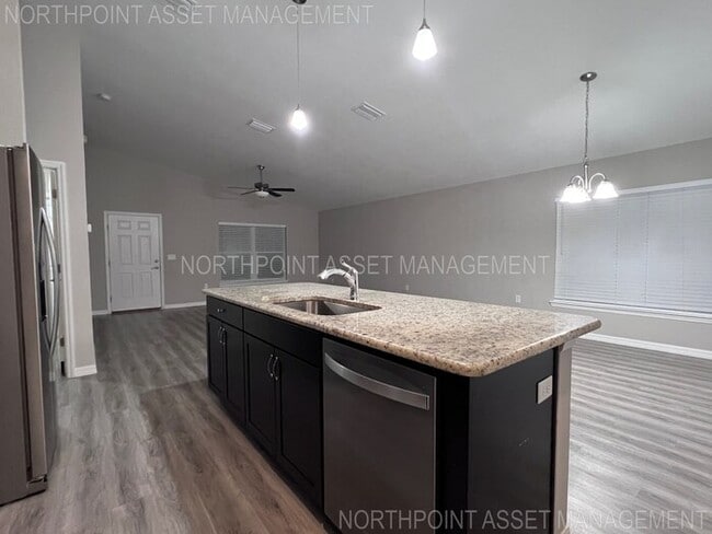 Building Photo - Stylish 3BR/2BA Home with Open Layout & Hi...