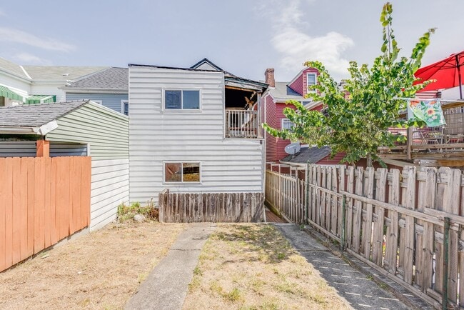 Building Photo - Available JULY 2026 - Spacious 3 Bedroom, 1.5 Bath w/ City Views!