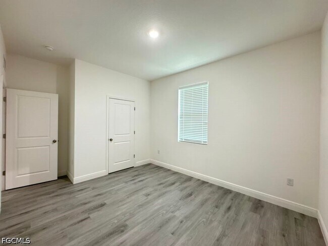 Building Photo - 537 Greenbriar Blvd