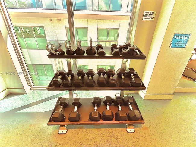 Building Photo - 1600 SW 1st Ave