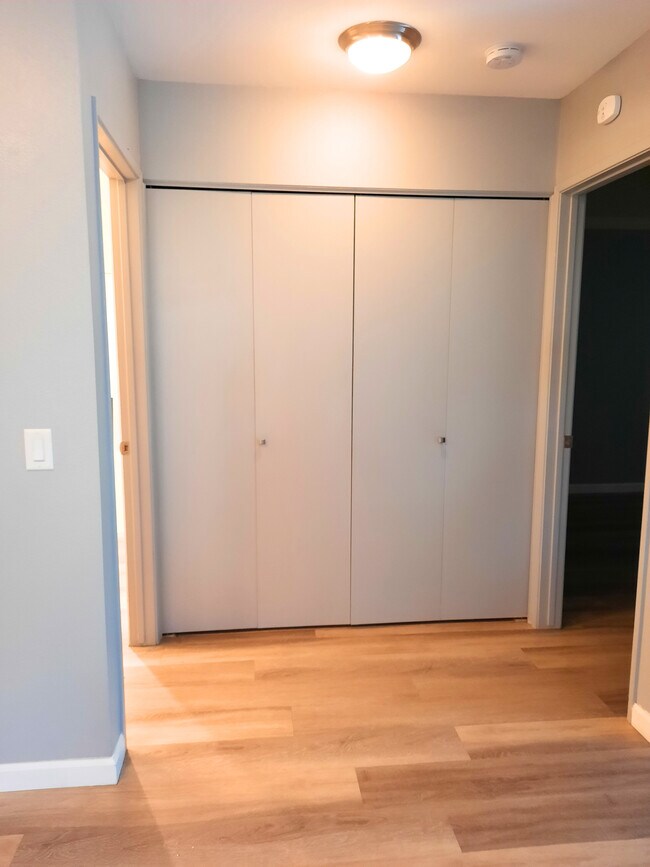 Building Photo - 220 Woodland Pkwy