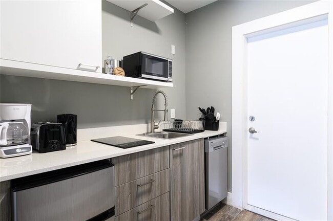 Building Photo - 1020 N Victoria Park Rd