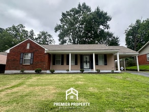 Building Photo - Charming 3BR/2BA Bartlett Area Home | All Hardwood Floor Bedrooms, Fireplace & Patio