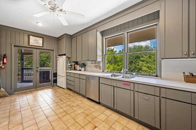 Building Photo - 931 Debordieu Blvd