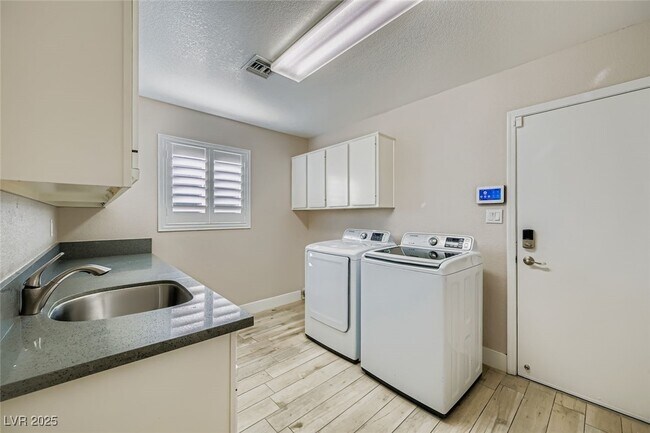 Building Photo - 9045 Firebird Dr