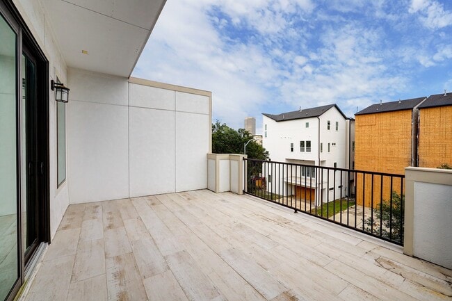 Building Photo - 609 W Pierce St