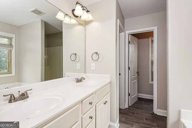 Building Photo - 3823 Refinement Way