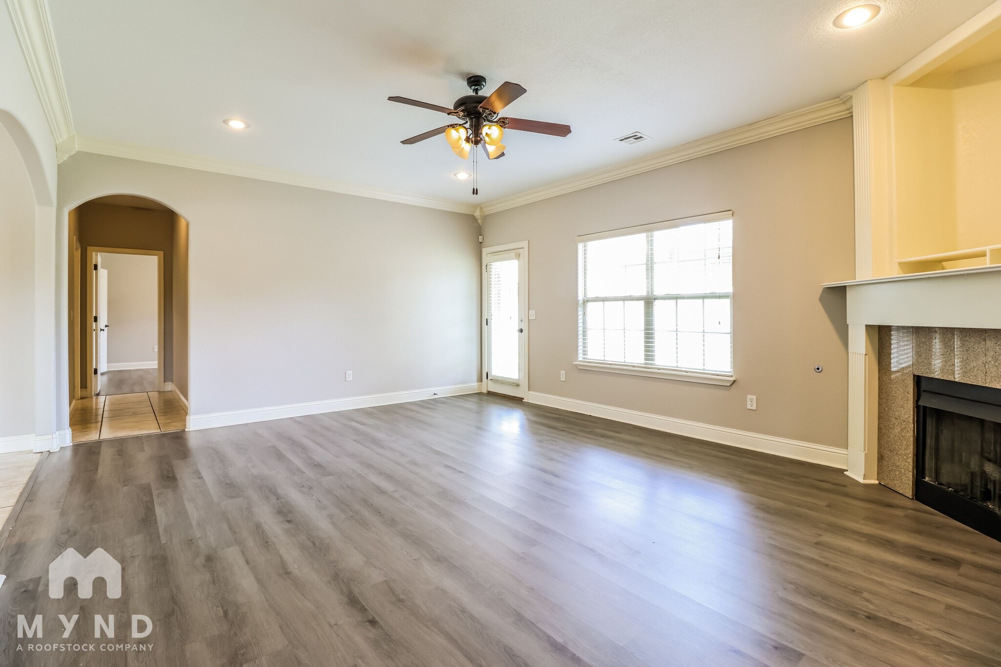 Building Photo - 100 NE Chicory Ln