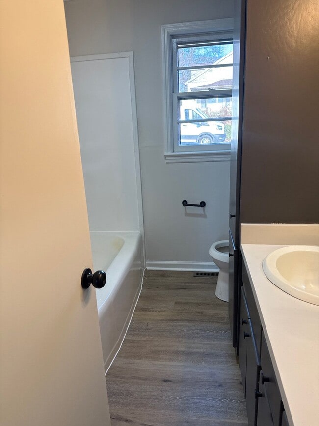 Building Photo - 414 20th St SW