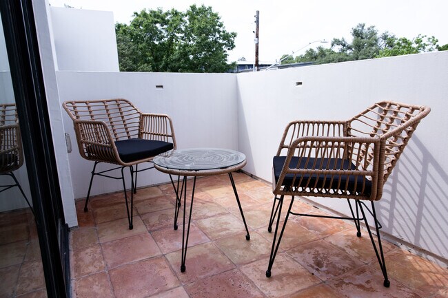 Building Photo - 507 S Park Dr