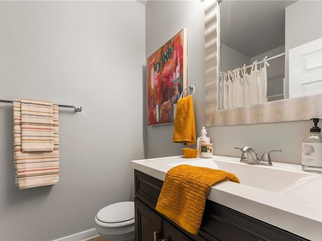 Building Photo - 3 Bedroom Townhome in Richmond