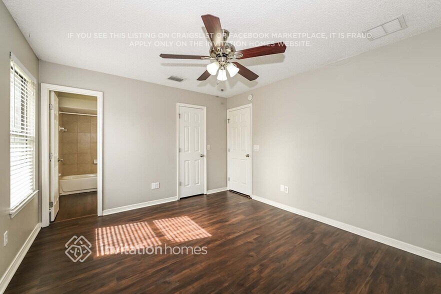 Building Photo - 3862 English Colony Dr N