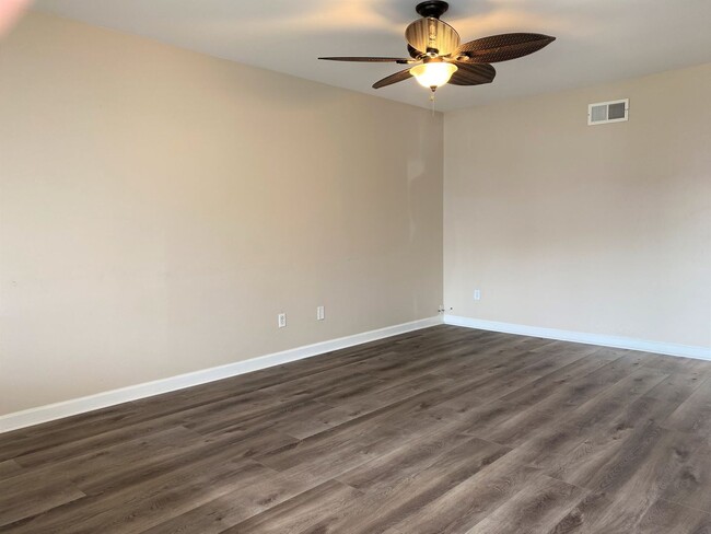 Building Photo - Spacious three bed two bath home in Santee