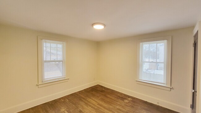 Building Photo - 924 Stadelman Ave