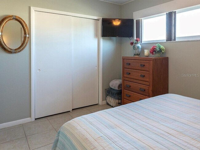 Building Photo - 380 Base Ave E